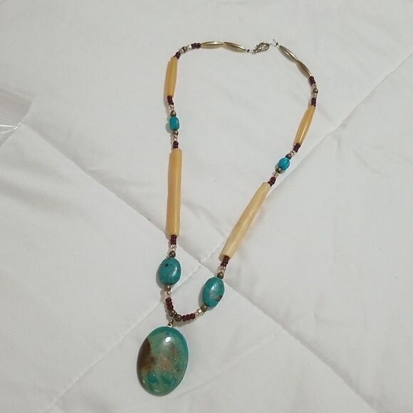 Turquoise and silver color beaded necklace estate sale find - Picture 1 of 13